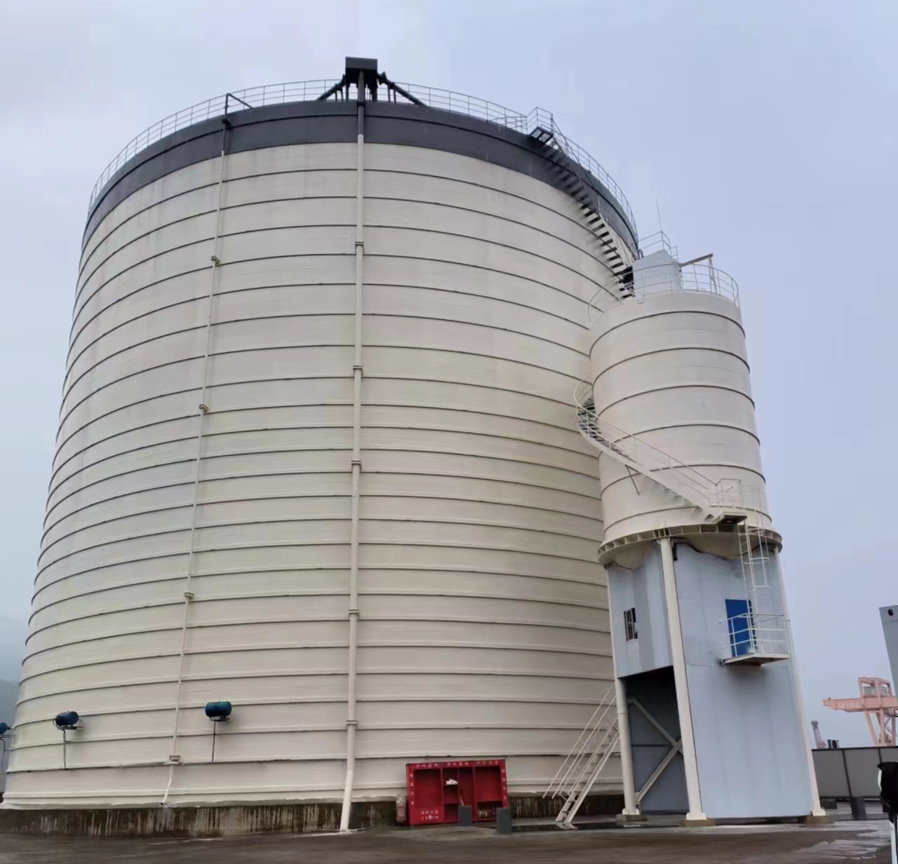 城中10万吨水泥钢板库